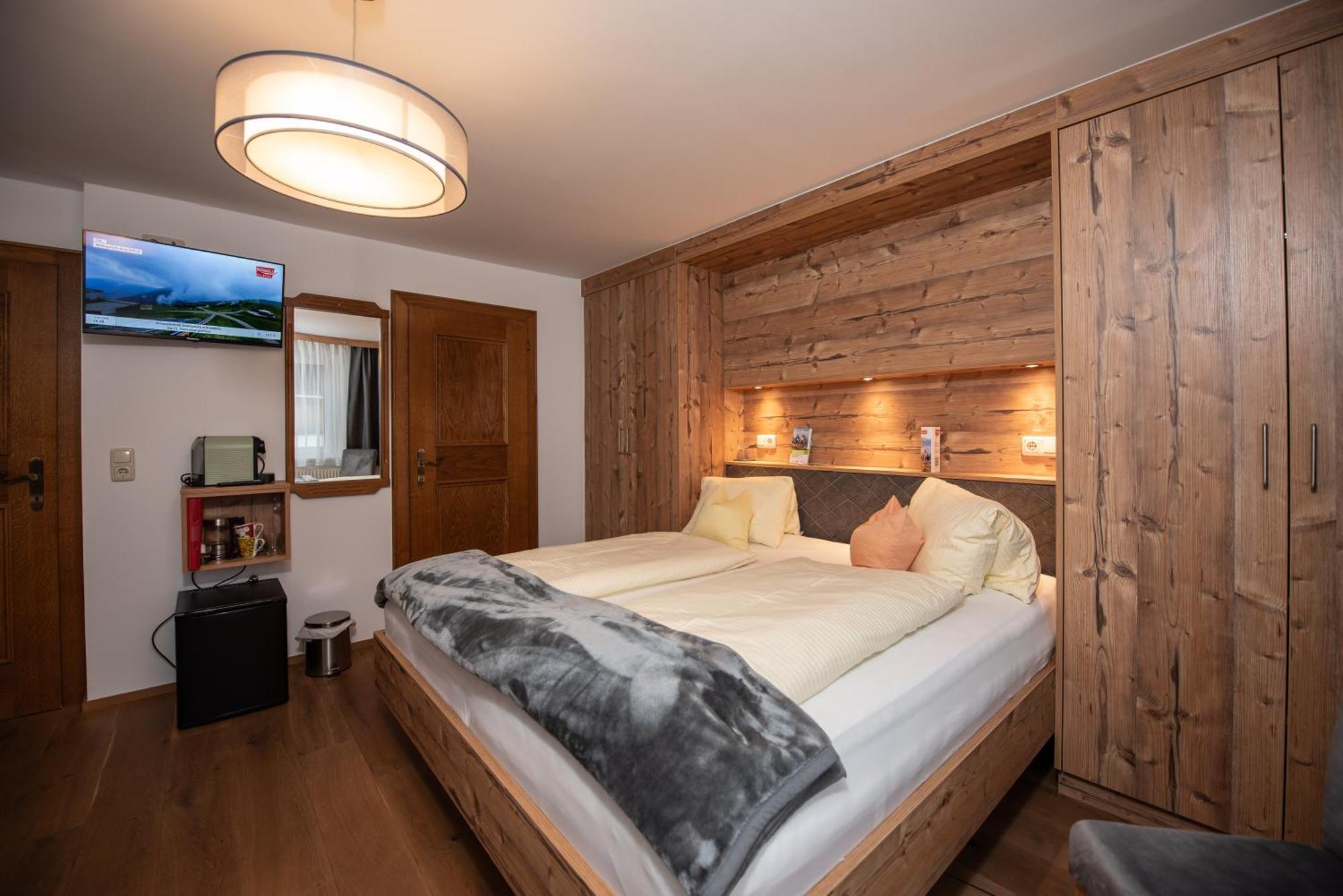 Haus Scharler, Talstation Hotel Neukirchen am Großvenediger Buitenkant foto