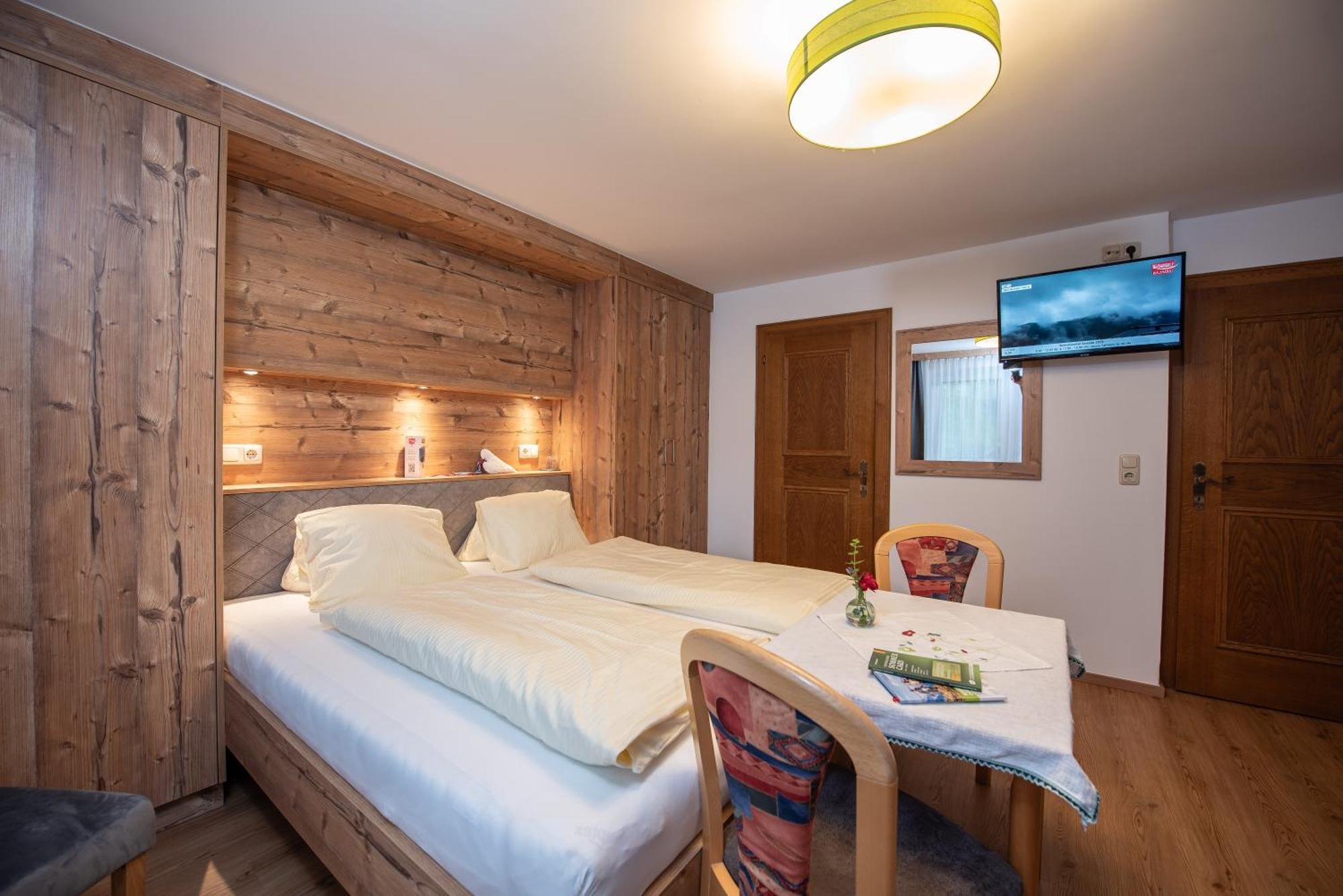 Haus Scharler, Talstation Hotel Neukirchen am Großvenediger Buitenkant foto